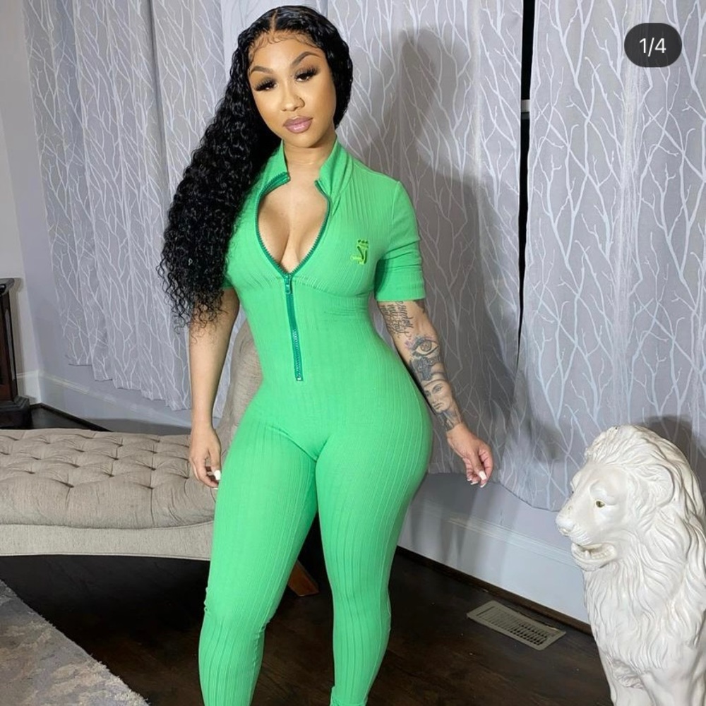 Green sexy jumpsuit💚🐍 (Worn Once)
